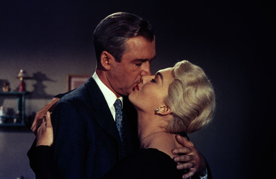 Madeleine kisses Scottie